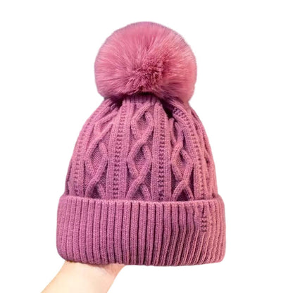 Unisex vinterlue i strikk med pompon