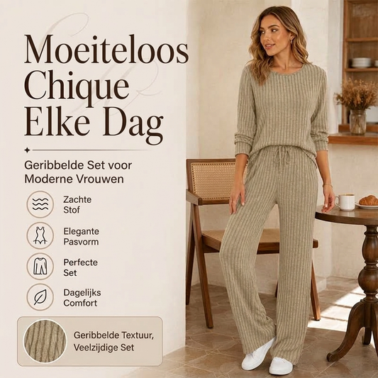 Damekombinasjon bestående av en ribbestrikket topp og rette bukser